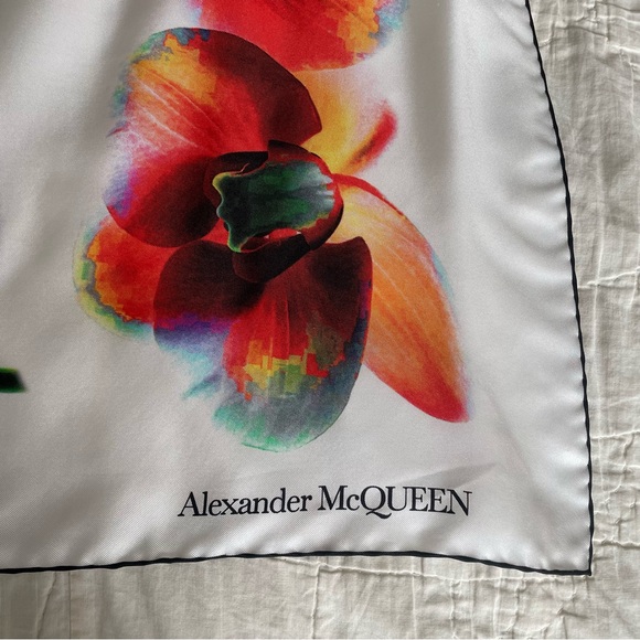 Alexander McQueen Silk Scarf in Solarized Orchid Red Yellow and Ivory - Picture 5 of 6